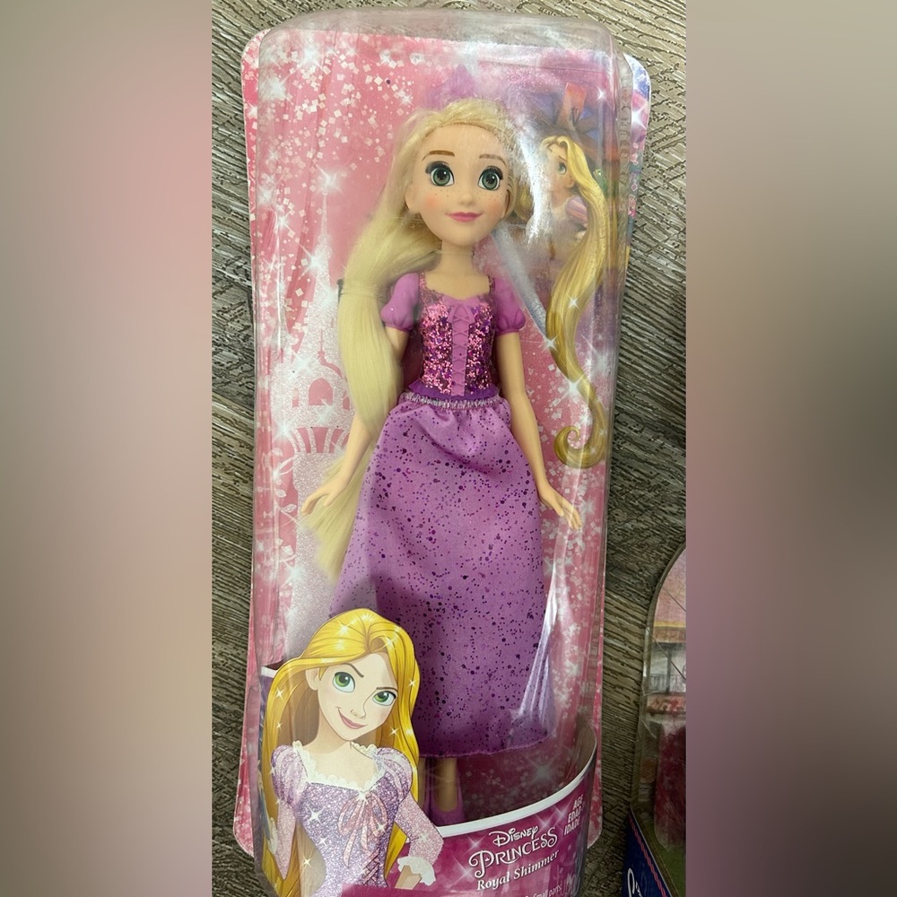 Disney princess rapunzel royal shimmer doll ***Box is scuffed